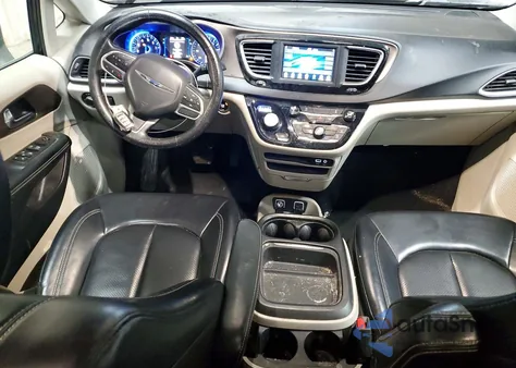 2020 Chrysler Voyager Lxi из США, поврежденный, VIN 2C4RC1DG4LR197499